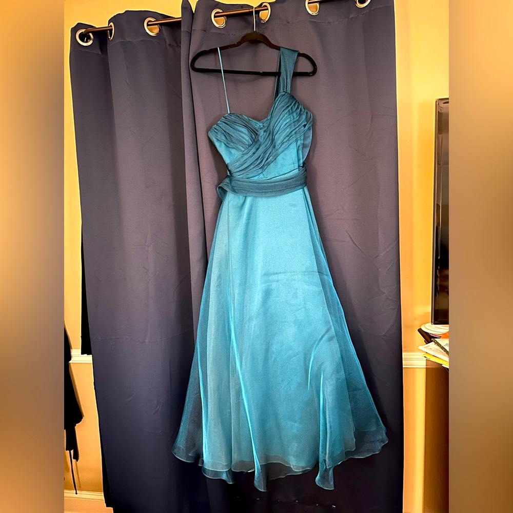Theia silk organza ball gown. One shoulder. Size 8. belted around waist.